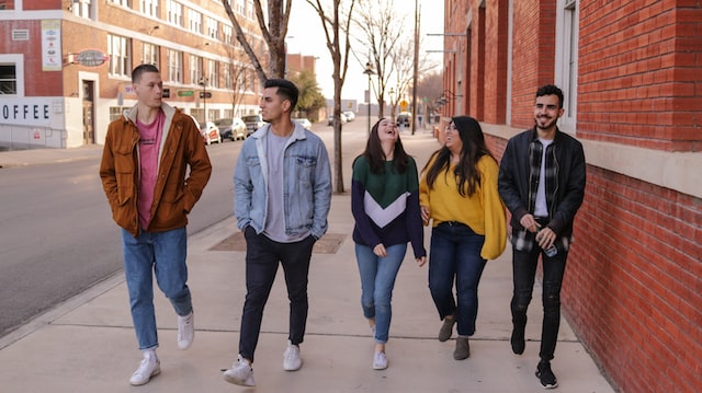 karimtwin9's tweet photo. there are many different best side hustles for teens. Some require money to get started and others don’t. Additionally, if you have a particular skill that you know you can freelance then this is something you should consider.

https://t.co/tXRX99D7ra https://t.co/AiyvpTJBuo
