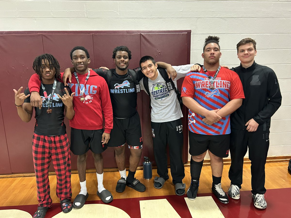 Congratulations to our Wrestling Boys who are moving on to Regionals! 🔥🔥