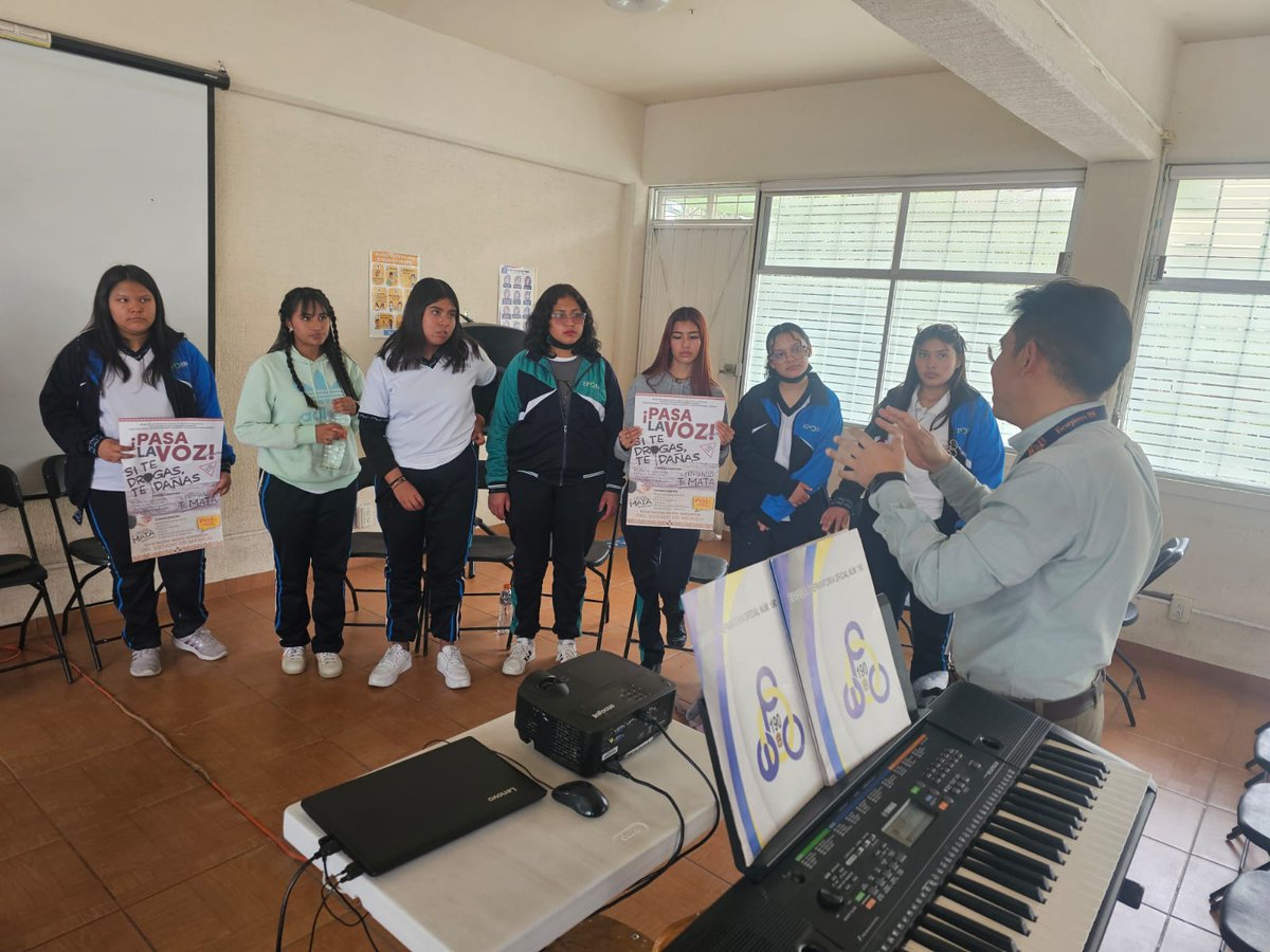 EPO_190's tweet photo. Estudiantes del turno vespertino se unieron al coro escolar de nuestro plantel, con el objetivo de fomentar las actividades artísticas como estrategia para disminuir el consumo de sustancias psicoactivas. #SiTeDrogasTeDañas #EstrategiaEn ElAulaPrevenciónDeLasAdicciones https://t.co/RlDZjStG2k