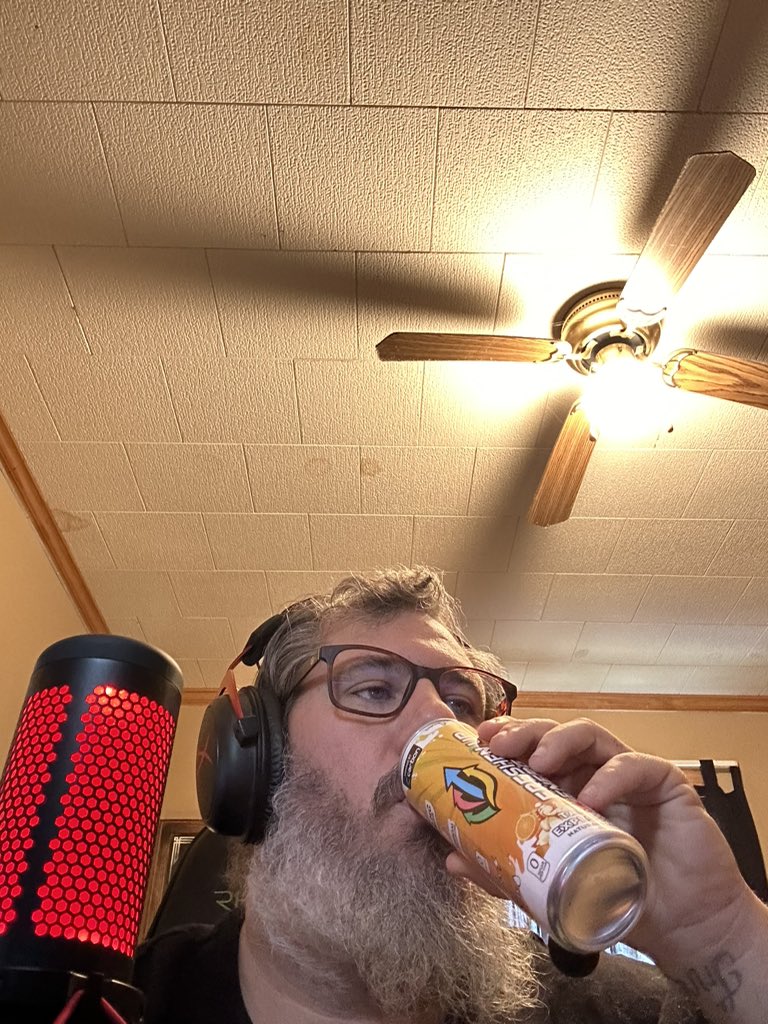 GarderGnome's tweet photo. Have you heard of @DrinkFreshenUp well I got one for you it’s @CarbonG_Group inspired tangy explosion if you like tangerines this is the drink for you. Powder form but also if you are needing a grab and go it’s in cans as well go check them out also use code: carbon at checkout https://t.co/HYk9Awogij