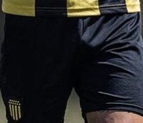 RosarinoPT's tweet photo. Santi futbolista uruguayo... marca lindo... 🤤 #bulto #futbolista #uruguayo #bulge #paquete #mojado #manguereandose #veranitosexy #verani https://t.co/kRNII2KAJ4