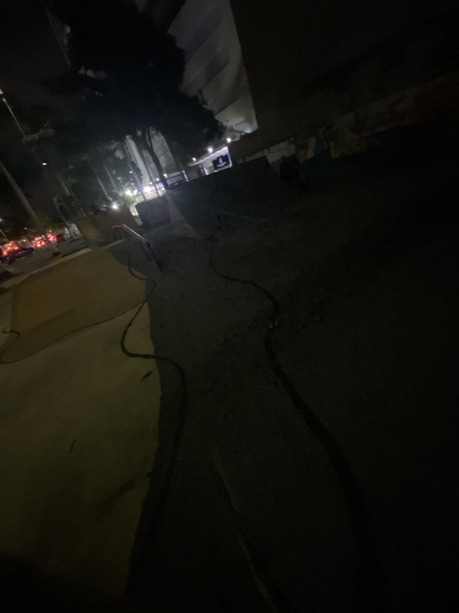 Aleatri11839668's tweet photo. Conhecendo a famosa praça que vocês fala.
#N_I https://t.co/BgizNUiLKB
