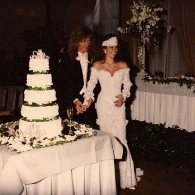 OldSchool80s's tweet photo. Feb 17, 1989: Whitesnake's David Coverdale married Tawny Kitaen. #80s They divorced in 1991, but not before starring in a memorable music video or two. https://t.co/nzYbQoGDfY