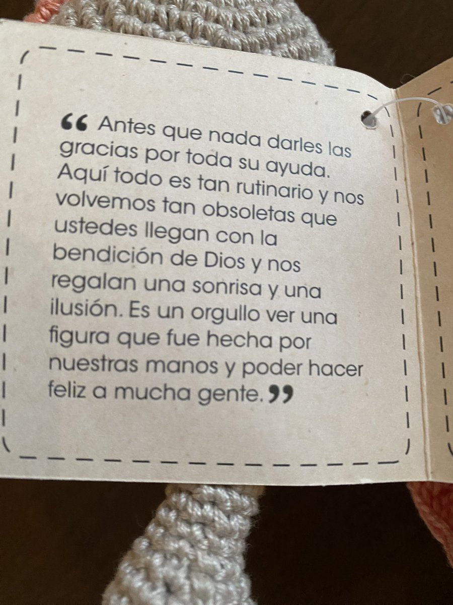 Mujeres privadas de la libertad en el penal de Barrientos CDMX elaboran esta belleza de figuras bordadas.

Su venta es a través de una fundación que las apoya para fabricarlos y poderlos vender.

El trabajo además de brindarles un beneficio económico, tiene efectos positivos en
