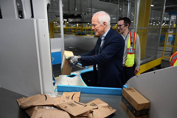JohnCornyn's tweet photo. Enjoyed seeing one of Amazon’s most innovative robotics sortable fulfillment centers located in my hometown of San Antonio. This massive facility employs 2,000+ Texans and is one of the largest facilities of its kind in the country. https://t.co/zeKSjUrP6W