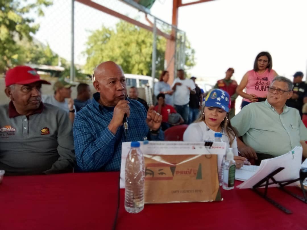 PsuvIribarrenVe's tweet photo. 🔴 Municipio Iribarren - Eje 5 de la Parroquia Unión

✍️ El comandante @luisreyespsuv sostuvo #EncuentroOrganizativo con las  estructuras de base del @PartidoPsuv para la revisión de las estructuras con el acompañamiento del equipo político Parroquial. https://t.co/rckIqAn9Yq
