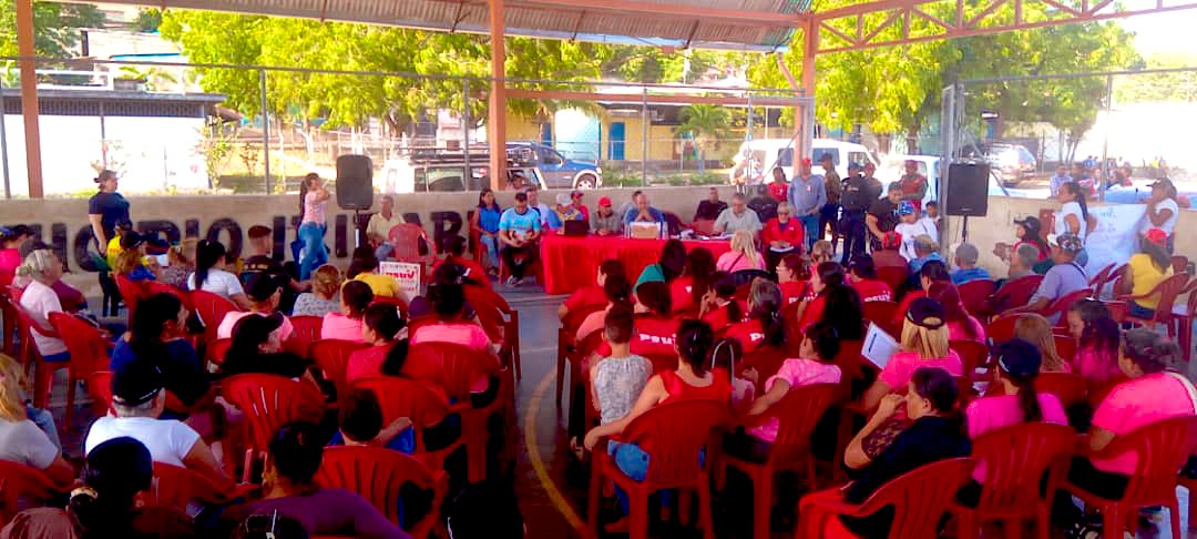 PsuvIribarrenVe's tweet photo. 🔴 Municipio Iribarren - Eje 5 de la Parroquia Unión

✍️ El comandante @luisreyespsuv sostuvo #EncuentroOrganizativo con las  estructuras de base del @PartidoPsuv para la revisión de las estructuras con el acompañamiento del equipo político Parroquial. https://t.co/rckIqAn9Yq