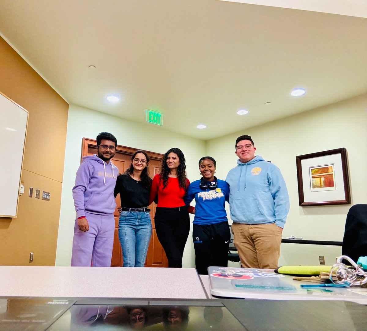My favorite thing about Fridays is our lab meeting where we get to talk about all the exciting research updates and to see in person how excited these young researchers are about science 🤓🥰<a href="/mmeghana_/">Meghana</a> <a href="/chiarasapples/">Chiara Chie</a>
