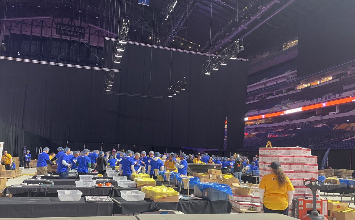 Stop 3️⃣ today: Repping <a href="/IPSSchools/">IPS</a> at the <a href="/nbacares/">NBA Cares</a> &amp; <a href="/PacersSportsEnt/">Pacers Sports & Entertainment</a> service event to pack a million meals for our community! Great to work next to @Allen4IPS &amp; see <a href="/IndyMayorJoe/">Mayor Joe Hogsett</a> &amp; <a href="/Catchin24/">Tamika Catchings</a>! <a href="/MMealMovement/">MillionMealMovement</a> #TeamIPS #NBAAllStar2024