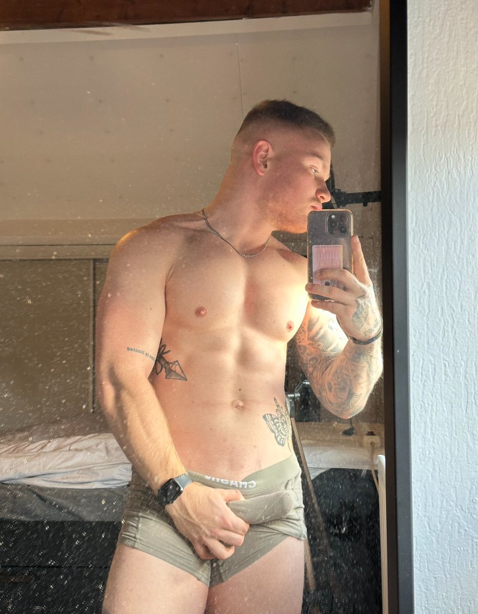 noahextras's tweet photo. RT if I can put it in you 😈 https://t.co/kvBXNi5kjw