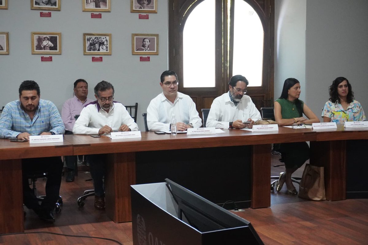JuanJacobPeM's tweet photo. ¡Buenas noticias para #Oaxaca! Fue instalada la Comisión de la Zona Metropolitana, con ello, el #Infonavit podrá avanzar con el financiamiento de 26 planes de desarrollo urbano  en la entidad. https://t.co/z8TCHuZlvx