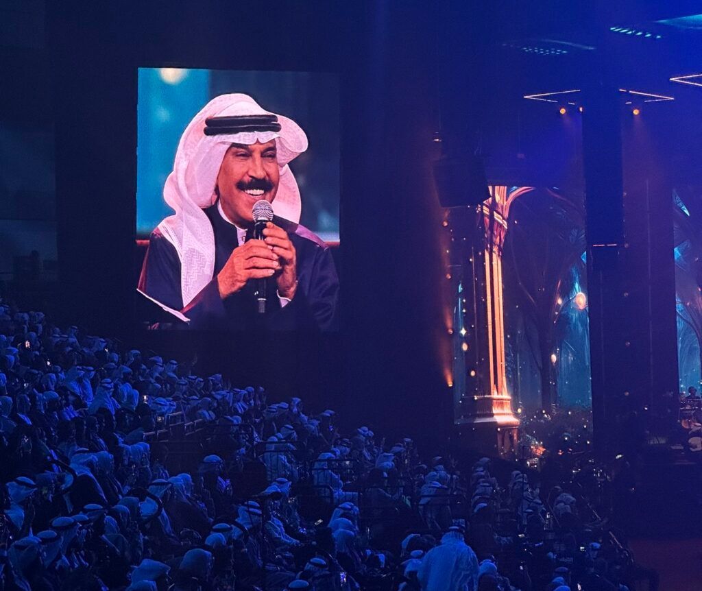 Q8Hashtagat's tweet photo. سفير الأغنية #عبدالله_الرويشد يسدل ستار حفلات مهرجان «فبراير الكويت 2024»

@Ruwaishid_com 

 https://t.co/zSHC8YRgW8 https://t.co/P8aAmecOS9