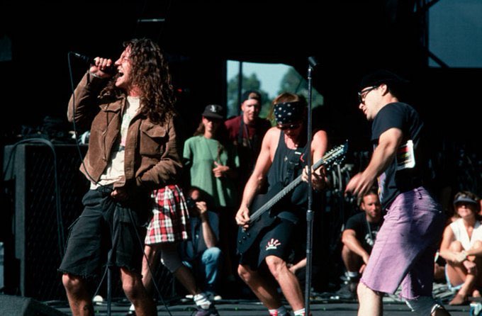 crockpics's tweet photo. Pearl Jam at Lollapalooza 1992. Photo by Henry Diltz. https://t.co/xhcHvt85bi