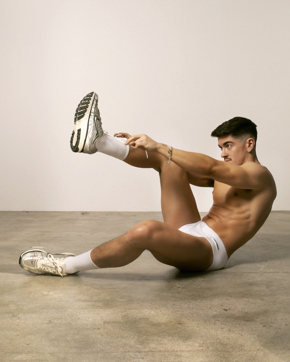 𝑷𝒐𝒍 tweet media