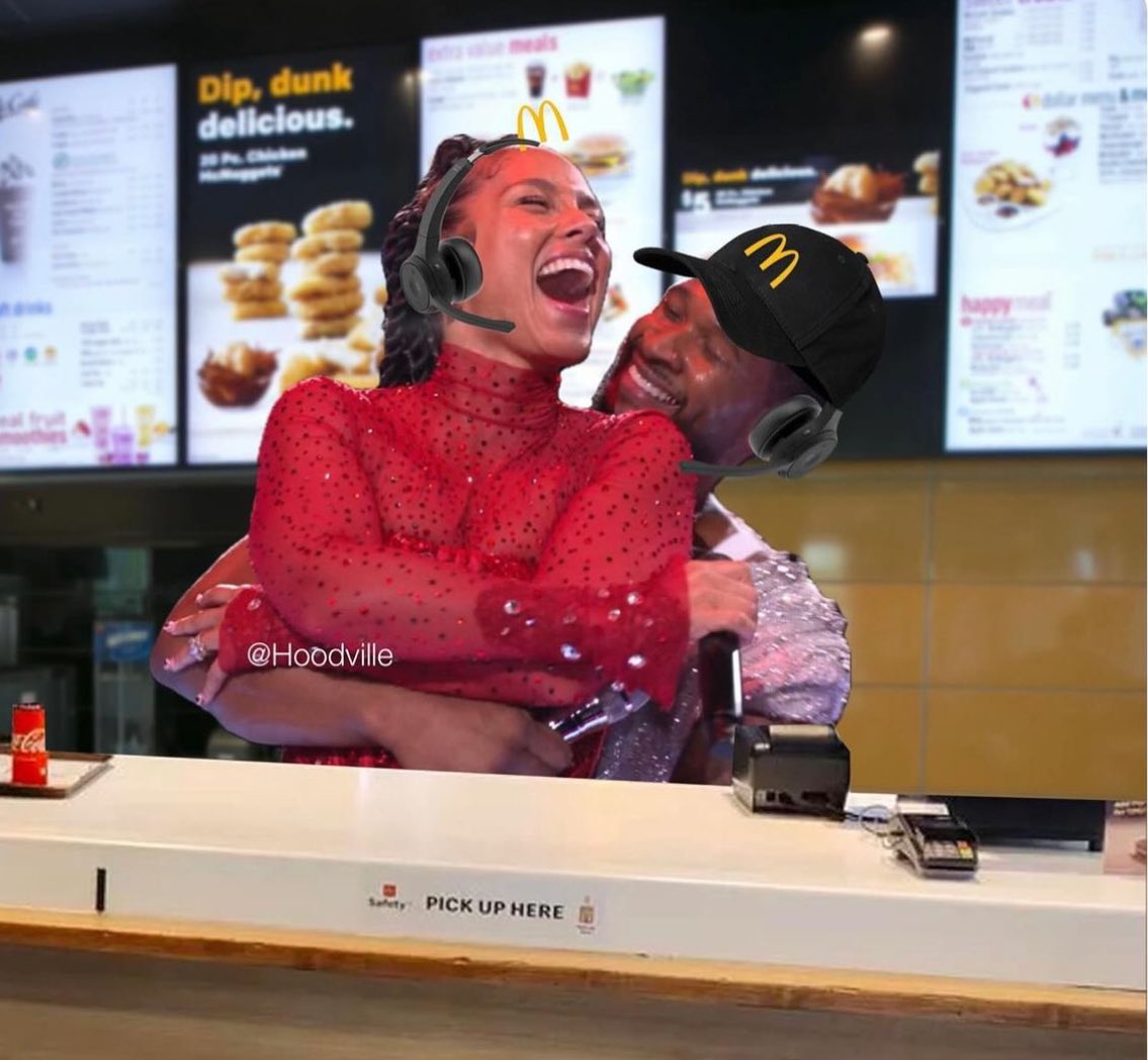 itsnotjazminn's tweet photo. how him and his “coworker” are https://t.co/VYkxNipiEl