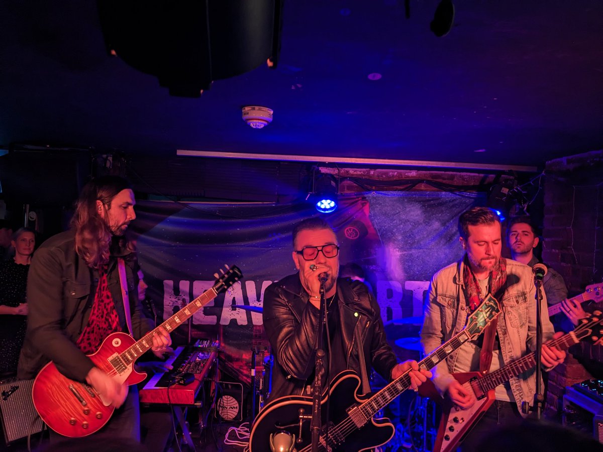 francofrancis's tweet photo. The Heavy North rockin tonight at The Troubadour, London. Gutted I had to leave early to catch the train home, was a top night 🤘🤘  @theheavynorth https://t.co/uK7AOjT7gS