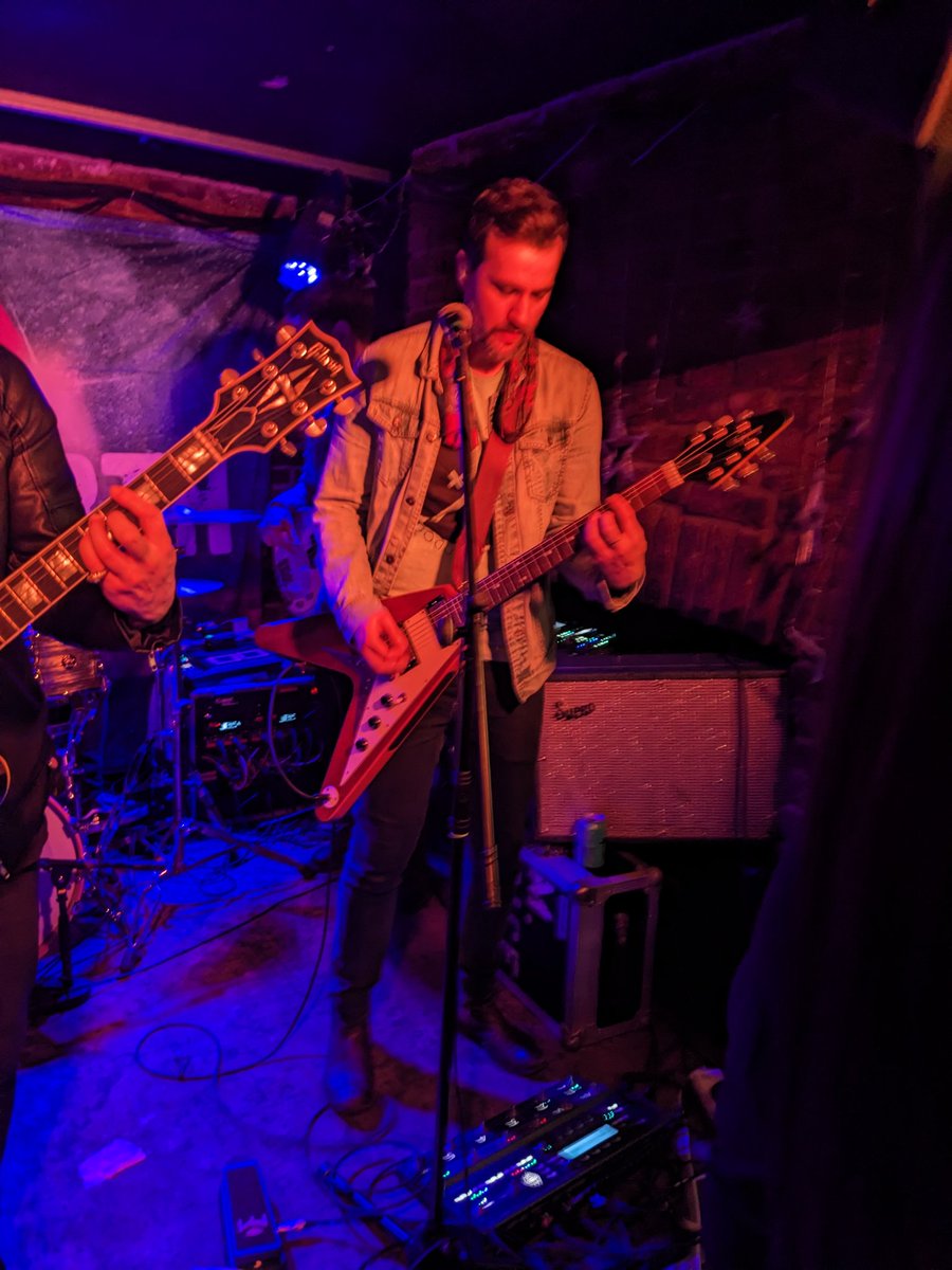 francofrancis's tweet photo. The Heavy North rockin tonight at The Troubadour, London. Gutted I had to leave early to catch the train home, was a top night 🤘🤘  @theheavynorth https://t.co/uK7AOjT7gS