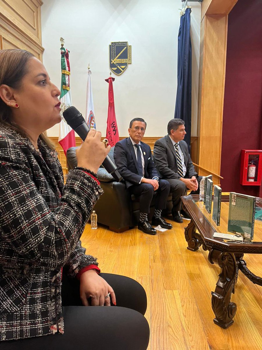 bma_chih's tweet photo. Presentación del libro “Justicia Penal alternativa en México” el cual fue publicado por nuestro amigo y Ex Presidente Magistrado César Fernando Ramírez Franco https://t.co/lbtgtlX1lB