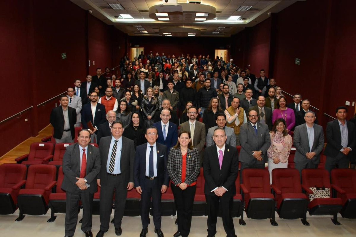 bma_chih's tweet photo. Presentación del libro “Justicia Penal alternativa en México” el cual fue publicado por nuestro amigo y Ex Presidente Magistrado César Fernando Ramírez Franco https://t.co/lbtgtlX1lB