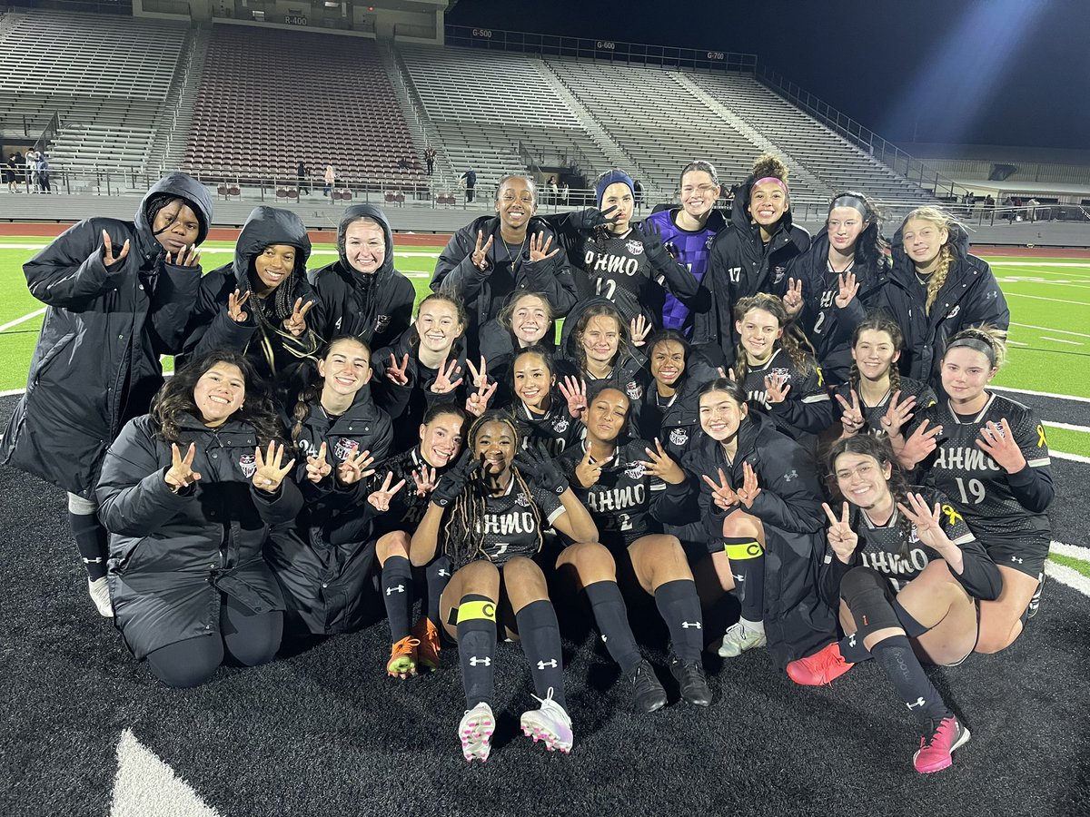 Seniors were celebrated tonight &amp; the girls got the win! Great job ladies! #AHMO #212TheExtraDegree <a href="/AhmoCaptain/">AHMO Captain</a> <a href="/WylieNews/">The Wylie News</a>  <a href="/SportsDayHS/">SportsDayHS</a> <a href="/DFW_Girls_HS_VS/">DFW Girls HS Varsity Soccer</a>