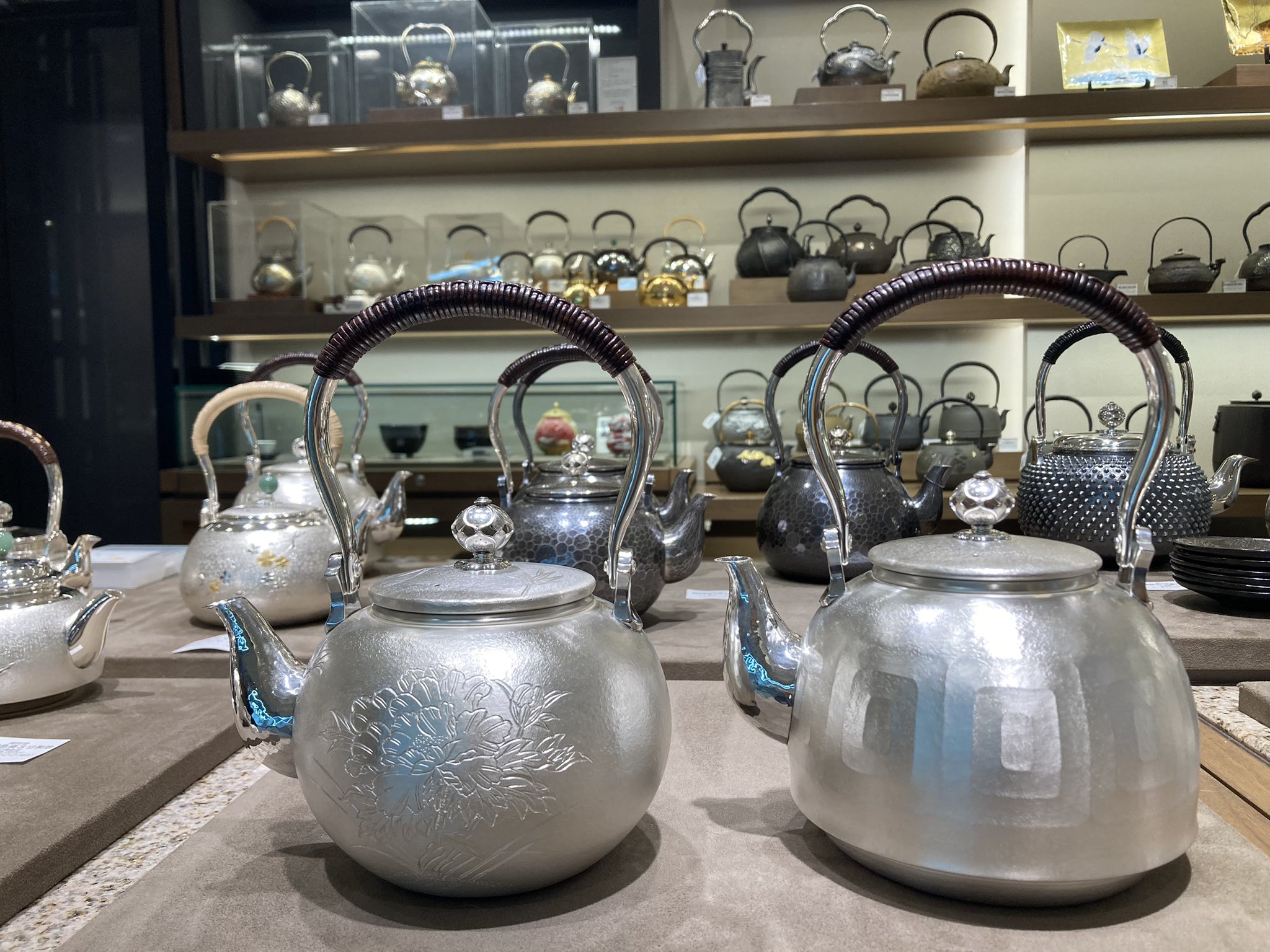 茶道具　銀瓶　亮堂造 銀瓶 茶道具 南鐐(純銀製) 霰地紋 銀瓶 五合 : 茶道具専門店 (有