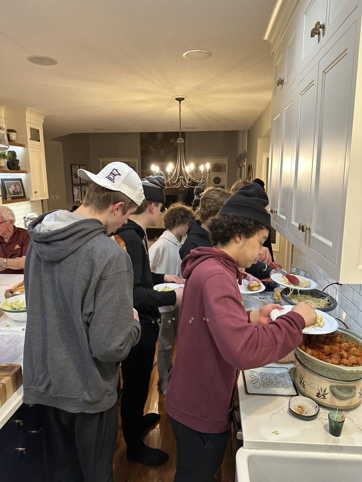 a_omgha's tweet image. Boys had a great practice and an even better pre D3 playoff pasta feed. Onto business tomorrow as the boys open up the playoff season vs @DelanoBantamA #family #effortsfree #1chain #hangAbanner @OMGHA2k @YouthHockeyHub @MYHockeyRanking @MnD3Hockey