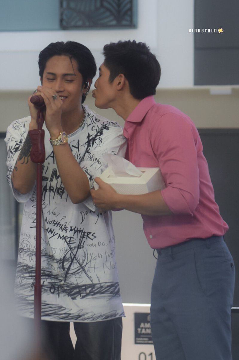 sinagtala_5's tweet photo. Inch by inch 🎶 @robertmarion 😅

SWEETER PHIRST WITH FELIP
@felipsuperior #FELIP
#FELIPinBacolod https://t.co/W8szaOt1n9