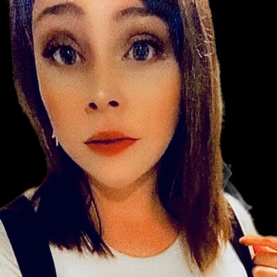 kweenx_x's tweet photo. #NewProfilePic https://t.co/NUaiK8JG4I