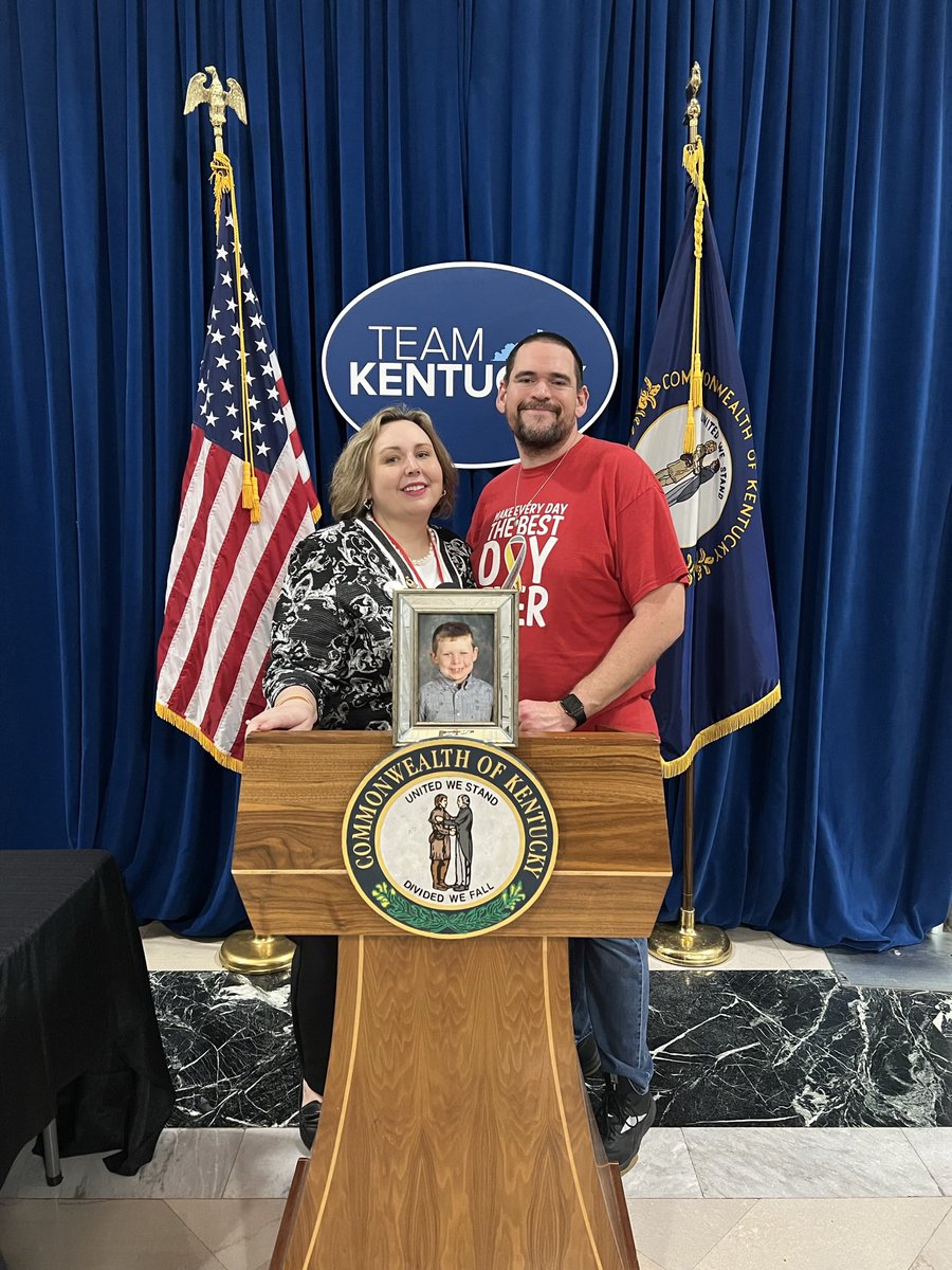 davidjrmom's tweet photo. On Valentine’s Day hundreds of childhood cancer advocates joined the Kentucky Pediatric Cancer Research Trust Fund and the @accorg in Frankfort. We are seeking $15 million in funding #whataboutkids  #kpcrtf #makeeverydaythebestdayever #davidsadventure #childhoodcancer #advocacy https://t.co/GkaOFeC333