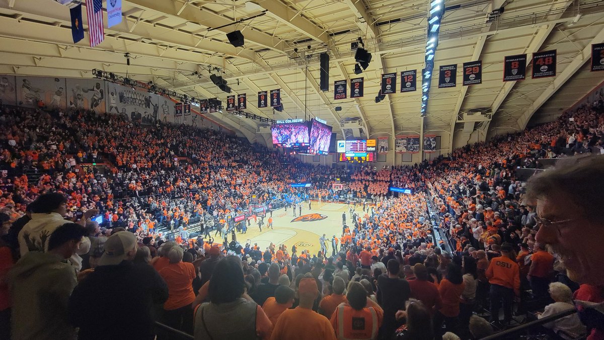 Keganator's tweet photo. An absolute allllll timer! Legendary buzzer beater. @BeaverWBB #GoBeavs https://t.co/Y1WS6b6ScE