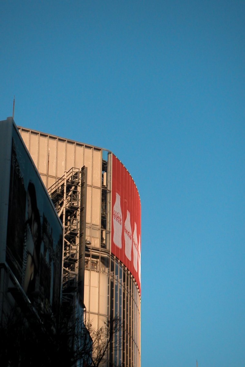 青と赤

#コンデジ #dimagex
#ファインダー越しの私の世界