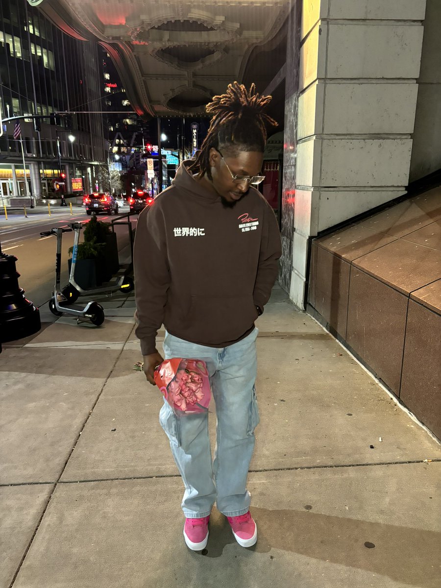 damnnkhalil's tweet photo. late asf but valentine’s day was fun 💋💕 https://t.co/THYHo0lglD