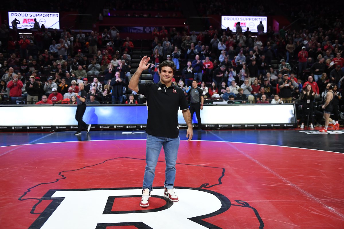 Awesome to honor both 2024 @ufc HOF inductee @FrankieEdgar & 2024 Olympic qualifier @Cbass_Rivera during tonight's match! #RelentlessPursuit | #GoRU