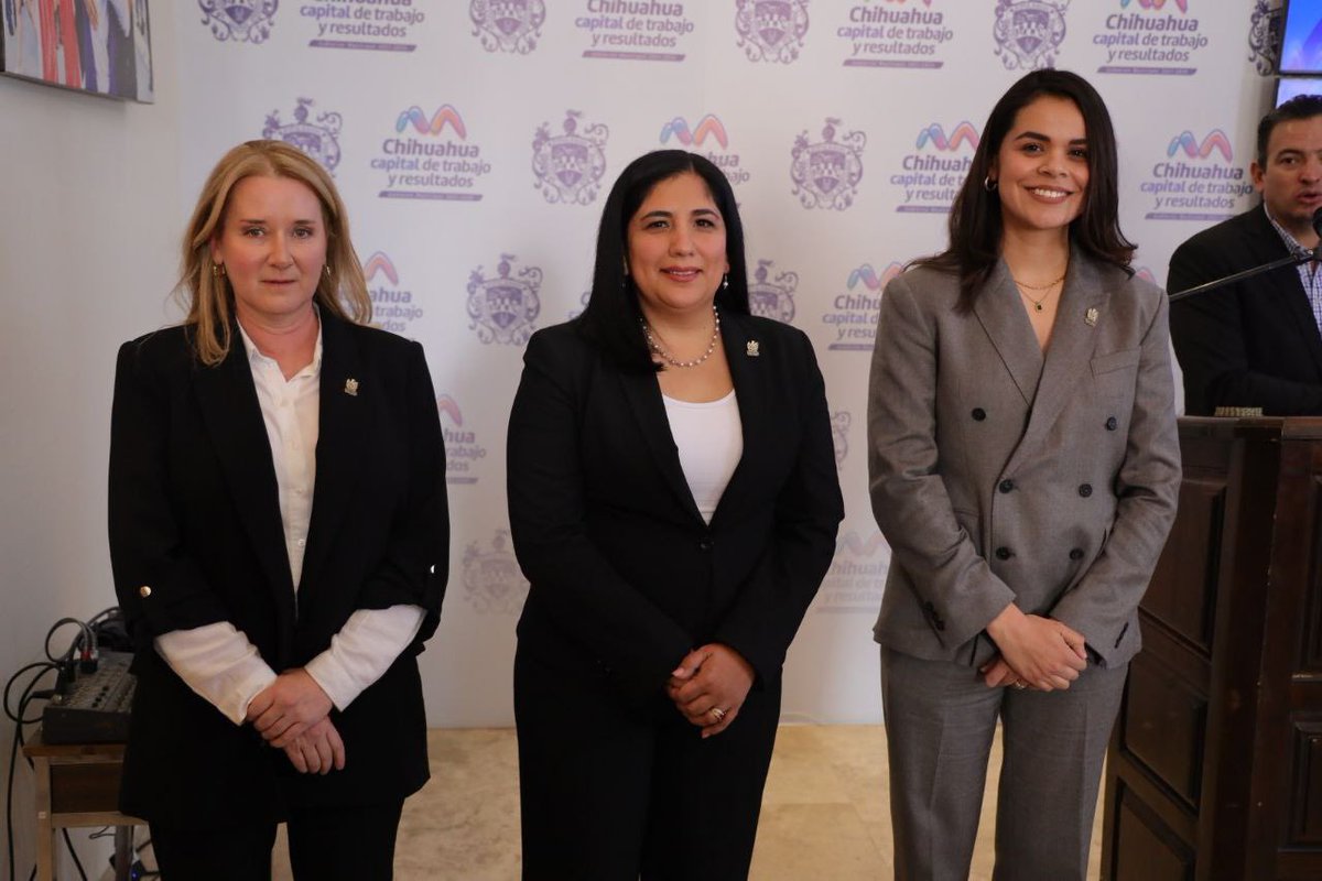 Presentamos a Carmen Hidalgo, Lizzie García y Amelia Martínez como titulares de las dependencias del Órgano Interno de Control , la Coordinación de Relaciones Públicas y la Coordinación de Transparencia, Gobierno Abierto y Archivos respectivamente.✋🏼👩‍💼
#TrabajoyResultados