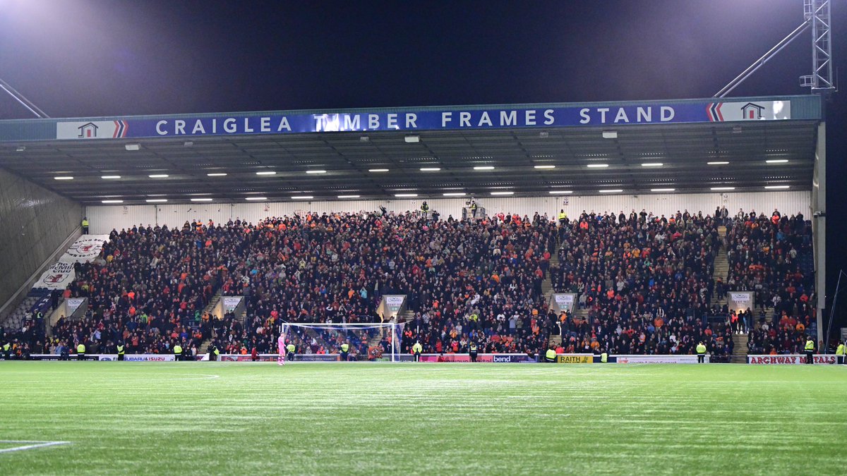 dundeeunitedfc's tweet photo. Over 3,500 in the Shed End 🧡

Thank you for your support once again, Arabs

#RAIUTD | #cinchChamp | #DUFC https://t.co/KcEwkQajDl