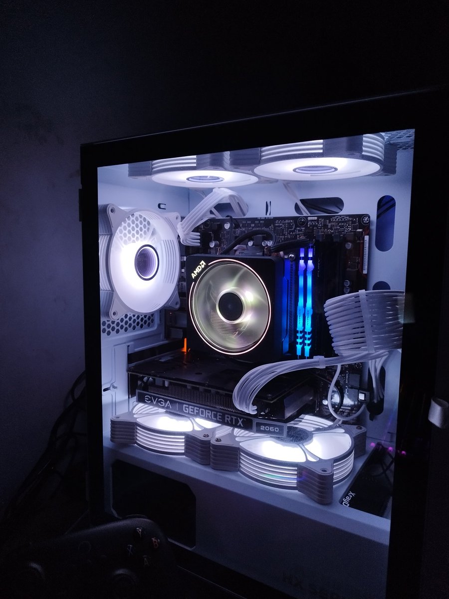 🖤🤍

❤️💚💙