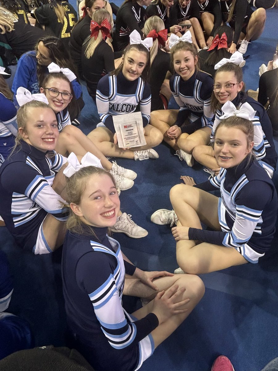 👏🏻Congratulations to our📣Cheerleaders who placed 4️⃣th in Traditional and 5️⃣th in Game Day‼️ To top off the🗓️day they took🏠home the C2📚Academic🏆Award,📸pictured👇🏻below‼️ 

👏🏻Great👏🏻job👏🏻ladies‼️

#WeAreFreeman🐦