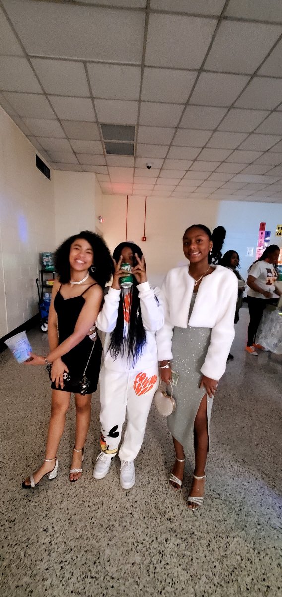 DuPont Tyler Middle tweet media