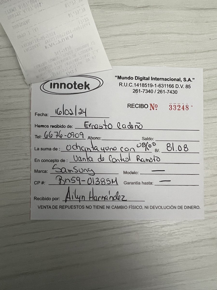 ernestocedeno's tweet photo. Ya los controles para televisores baratos no existen en Panamá. Compré un televisor Samsung y el control solito se daño. Ni 6 meses duró. Reclamé a ⁦@SamsungLatin⁩ y me mandaron a su concesionario que me cobró por el control éso, porque no está en garantía ese accesorio. https://t.co/LfUSG8WzjQ