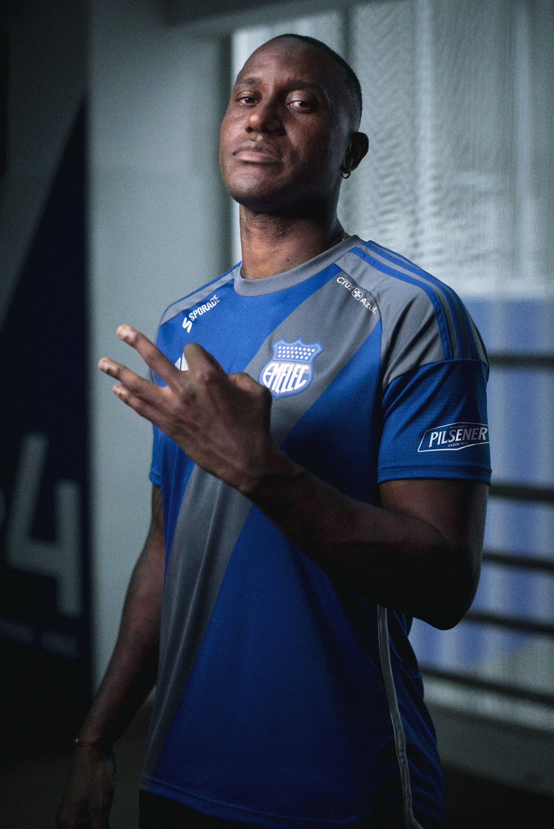 CSEmelec's tweet photo. Ufff sencillamente espectacular🔥

#adidasxEmelec🤩

#PorEmelec🤜🏽🤛🏽⚡️ https://t.co/ncxCaZCj5r