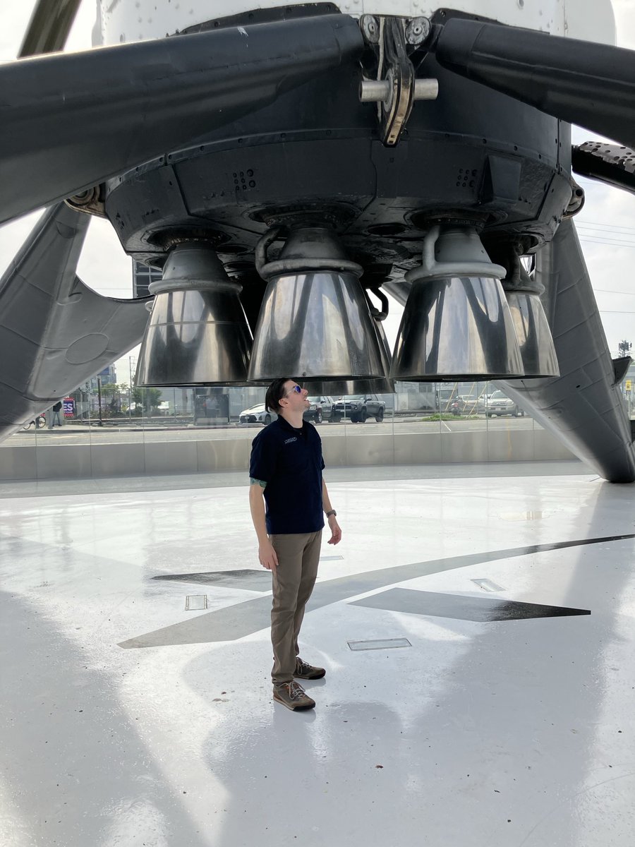 ZachMottl's tweet photo. Team ⁦@AtlasTool⁩ had a successful mission to ⁦@SpaceX⁩ today.  Gotta keep those 🚀 flying! 🇺🇸 🇺🇸 🇺🇸 https://t.co/VrXBhKdBSg