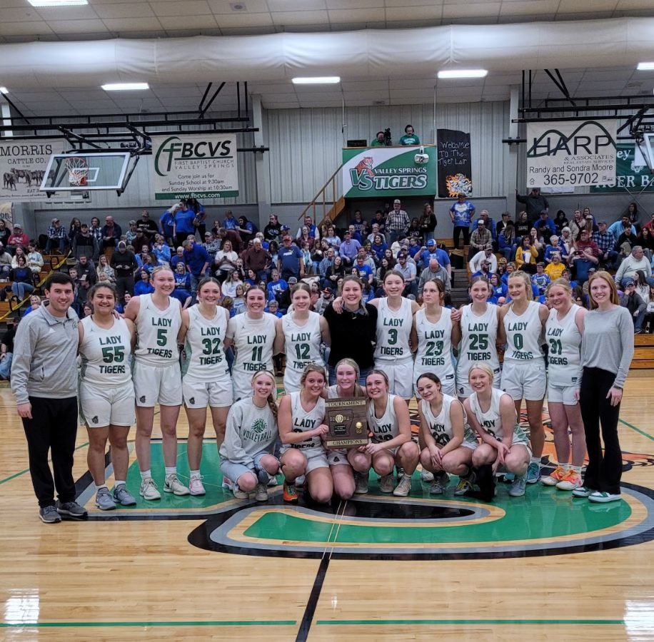 CourtneyLJ25's tweet photo. District Tournament Champs! Super proud of these girls &amp; Coach of course. 💚💚 https://t.co/LTfl4mPB5H