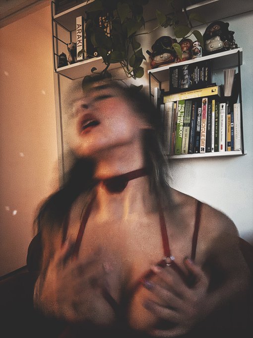 Violently 🥀 https://t.co/4rEwz2AWHP