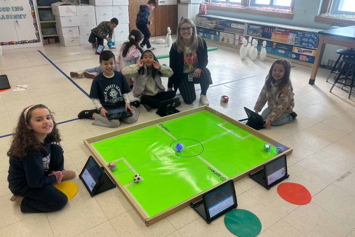 1GG &amp; 2MG had the best time celebrating Global Play Day! 😃 <a href="/polk_street/">Polk Street School</a> 

2MG was so HAPPY to celebrate their hard work on the Hour of Code challenge with a Bot Bash Extravaganza!! 🤖thank you!! <a href="/MsCaiazzo/">Ms. Caiazzo</a>