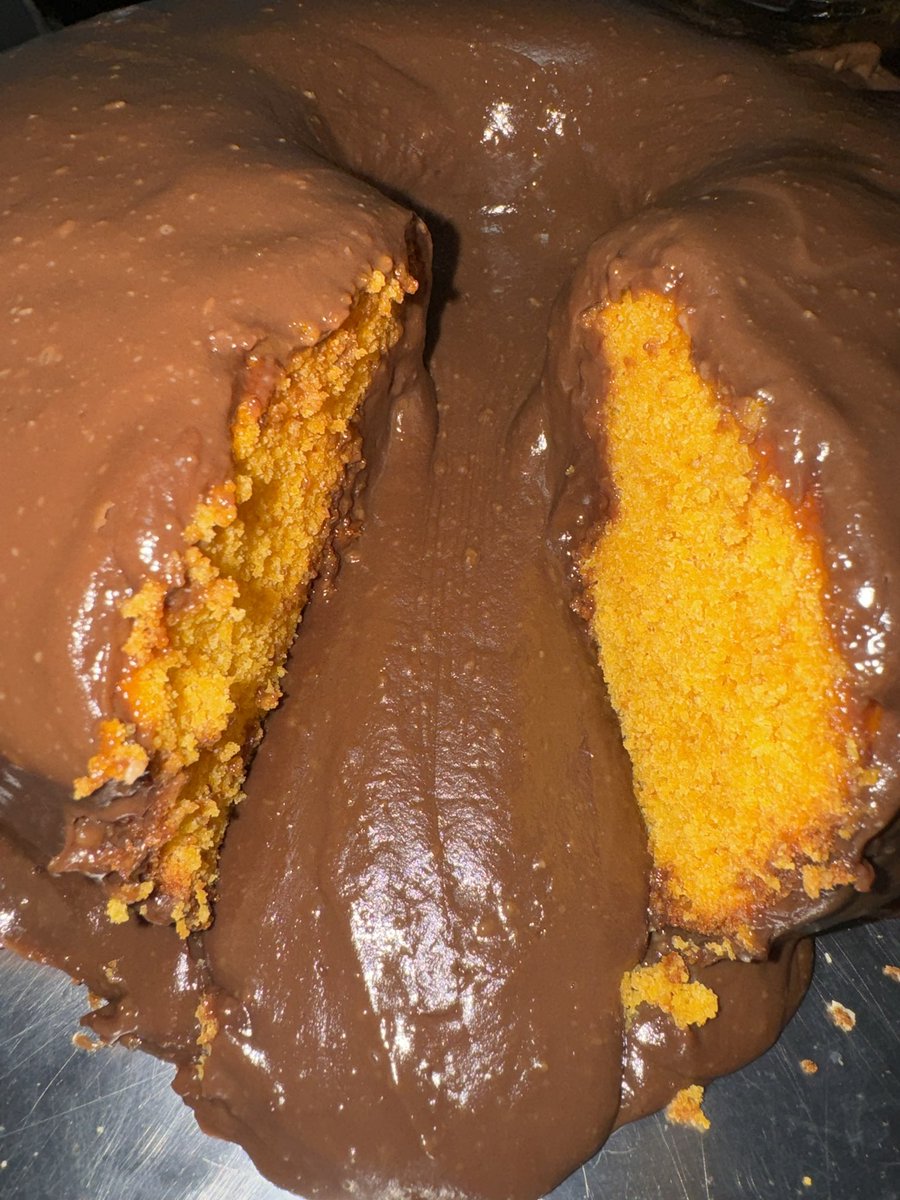 Eu falo que amo cozinhar pra quem eu amo , minhas amigas amam 🧑🏾‍🍳😋
Demorou mas saiu Cupim assado com queijo arroz de brócolis batata suflê com feijão baiano e bolo de cenoura com chocolate 😋😋😋