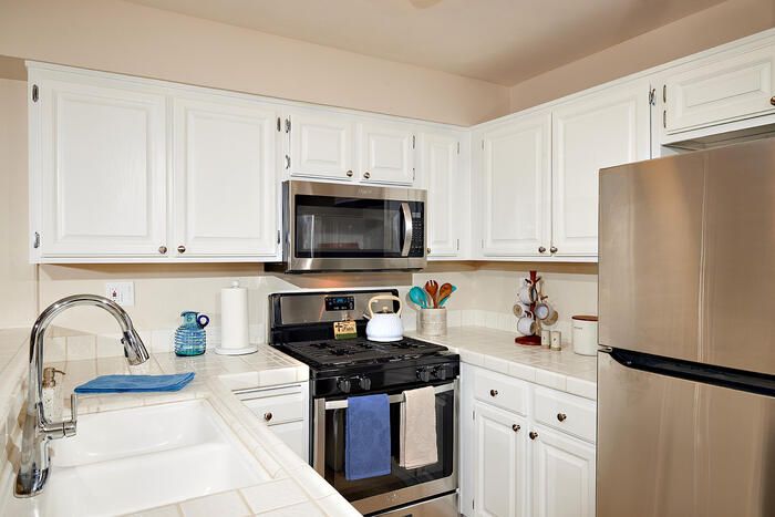 LCHomesSD's tweet image. #InEscrow!
3201 Sirena Vista Way #122,  #Carlsbad, CA  

1-bedroom #singlelevel #condo in #LaCosta!  

Ready to sell now? Call Lynn Smith at 760-519-4533 for your residential home buying &amp;amp; selling needs!   
La Costa Sales &amp;amp; Rentals, Inc.
DRE #01502169