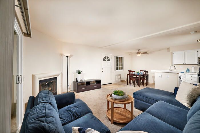 LCHomesSD's tweet image. #InEscrow!
3201 Sirena Vista Way #122,  #Carlsbad, CA  

1-bedroom #singlelevel #condo in #LaCosta!  

Ready to sell now? Call Lynn Smith at 760-519-4533 for your residential home buying &amp;amp; selling needs!   
La Costa Sales &amp;amp; Rentals, Inc.
DRE #01502169