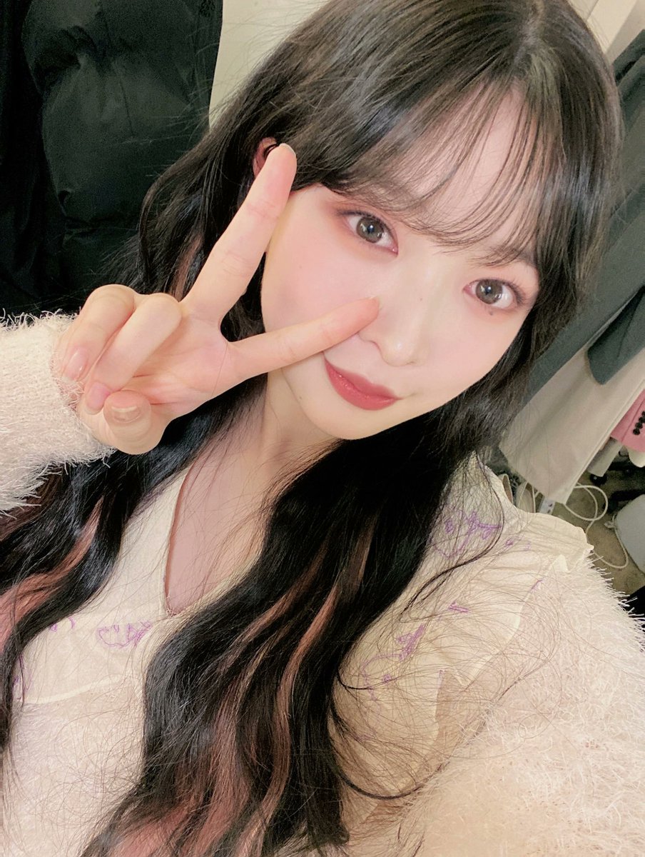 paranoiqes's tweet photo. 𝚃he #𝕒c𝕖𖠚·𝚖eë𝐭𝕚n𝕘 is 𝚑ere 𐙚♡︎ y aunque haya llegado tarde (como siempre) me complace decirles que si obtuve mi firmita de mis dos niños 𝐟avs 🍓🍒 este si fue el mejor #𝟏年ꦃʼ𝕥hǝ𝕒cë al que haya asistido, 𝐢m happy !

𝚙ōrce𝚕a𝕚n ✿ 𝚋a𝚋y 𓈒࿓ ♡︎ #𝙱a𝕣𝚋𝐢e. https://t.co/FWtwJGy2MD