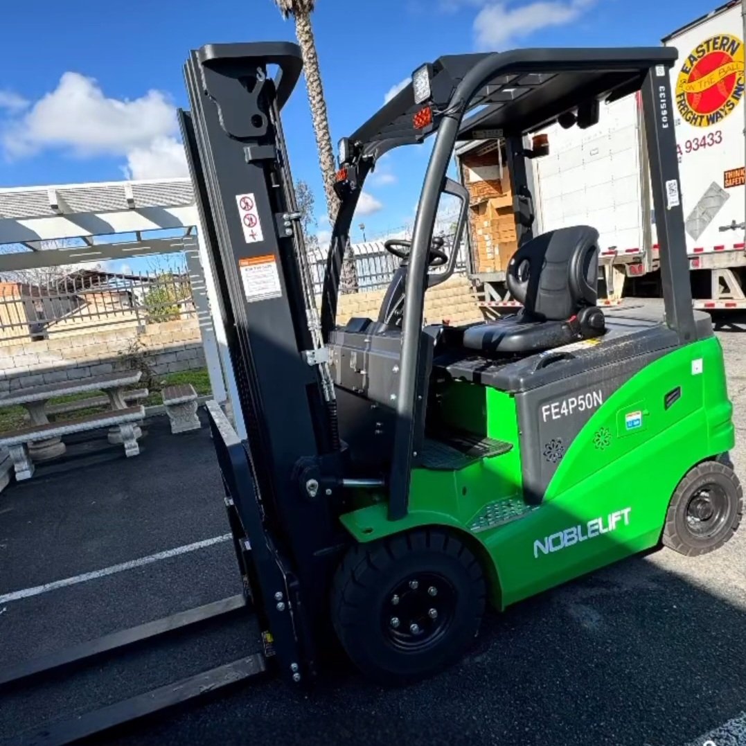 Powered by Lithium Iron is this workhorse. The Noblelift FE4P50N 5K 189" at the customers site during Juan Kaferlein visit. 

Thank you, Juan for providing your customers with the latest technology of lift trucks. #noblelift #lithiumforklift #forklift <a href="/ToyotaMHS/">Toyota Material Handling Solutions</a>