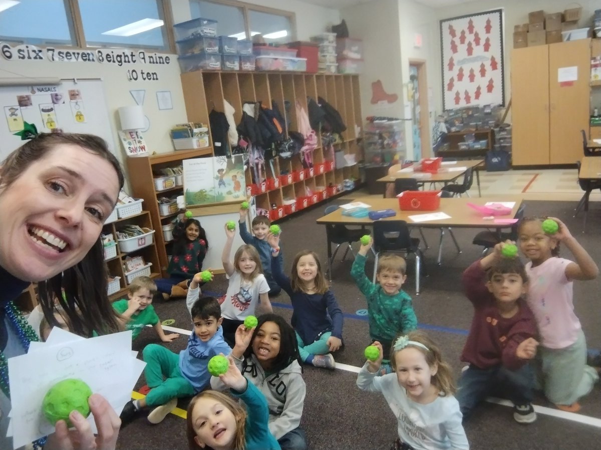 MrsPageTurner's tweet photo. As part of our #OneSchoolOneBook classes signed up for trivia ๐โโ๏ธ
Our HAWKS were out of this world ๐ in how much they remembered from the @stacymcanulty "Our Universe" books ๐ โญ ๐
#raiseareader #UCPSLibraryLife @aghoulihan @UCPSNC https://t.co/A3kFJculnf